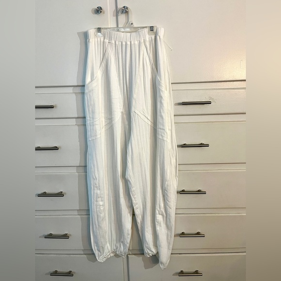 🆕 Free People Coffee Chat jogger in off white only size small - Picture 8 of 16
